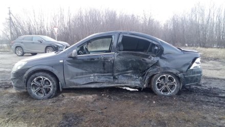 В Воронежской области столкнулись две иномарки: 8 человек пострадали