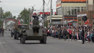 С военной техникой и размахом. Каким был Парад Победы в воронежской Новой Усмани