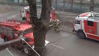 В Воронеже из-за замыкания на кухне к детскому саду съехались несколько пожарных машин