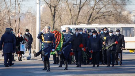 Воронежские депутаты почтили память погибших героев Отечества