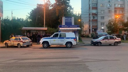 В микрорайоне Электроника задержали 4 мужчин после жалоб воронежцев на наркоманов