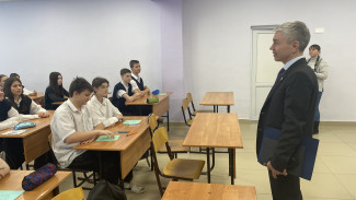 «Единая Россия» в рамках «партдесанта» провела мониторинг отремонтированной районной школы