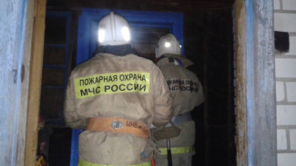 В Воронежской области разгорелся пожар в частном доме: 3 человека пострадали