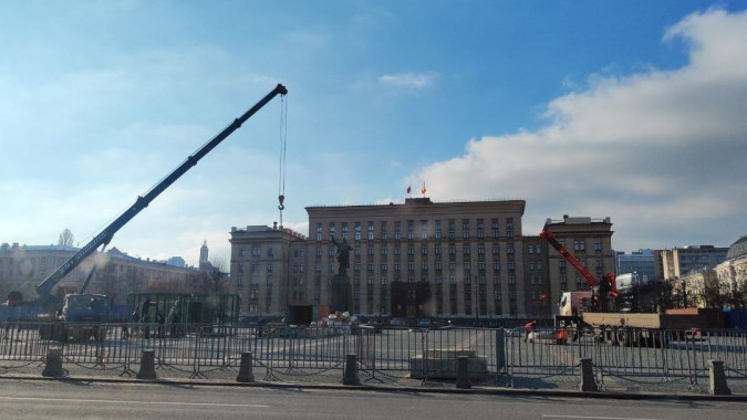 В Воронеже на площади Ленина начали подготовку к Новому году   