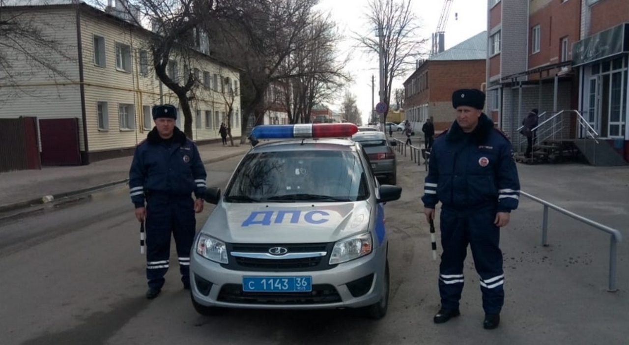 В Воронежской области спасли застрявшую на лесной дороге автомобилистку с  двумя детьми – Новости Воронежа и Воронежской области – Вести Воронеж