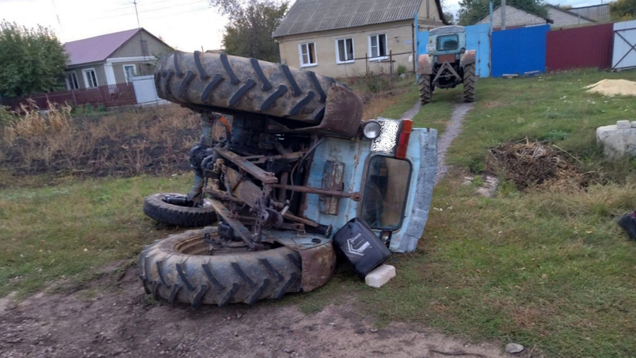 Воронежский тракторный. Трактор таранит. В Грайворонском районе пострадал трактор.