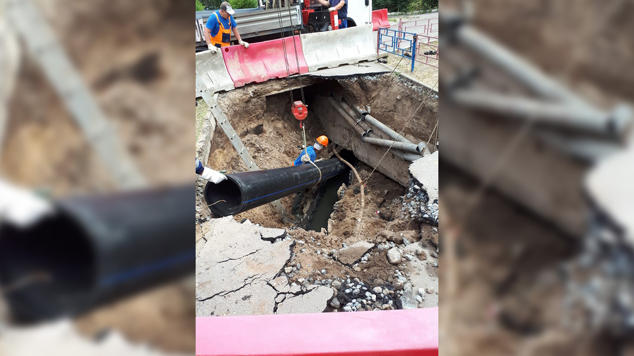 Во дворе многоэтажки в Воронеже на 2 метра провалился асфальт – Новости  Воронежа и Воронежской области – Вести Воронеж