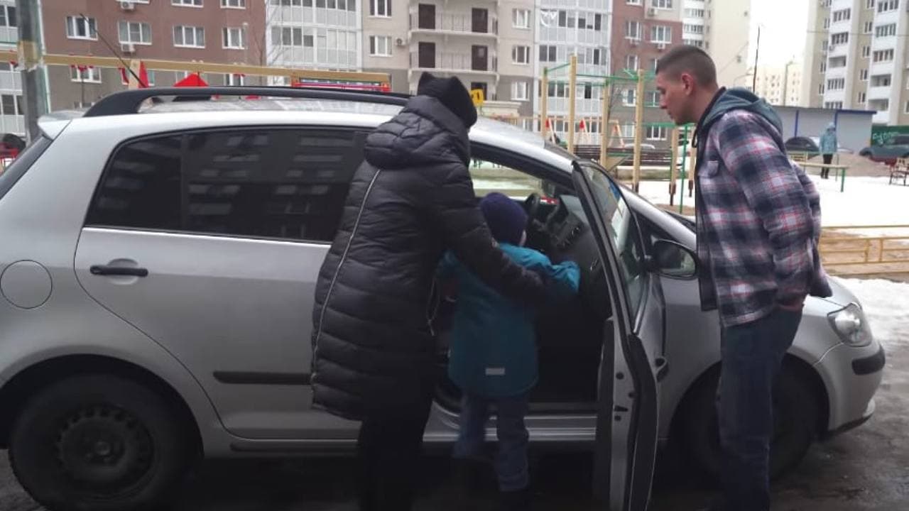 Популярный автоблогер подарил иномарку матери-одиночке из Воронежа |  25.02.2022 | Воронеж - БезФормата