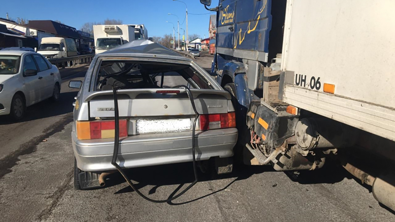 Полиция показала фото с места смертельного ДТП с грузовиком на воронежской  трассе – Новости Воронежа и Воронежской области – Вести Воронеж