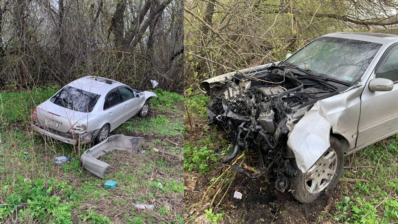 Mercedes врезался в дерево после ДТП с легковушкой в Воронежской области: 2  пострадавших – Новости Воронежа и Воронежской области – Вести Воронеж