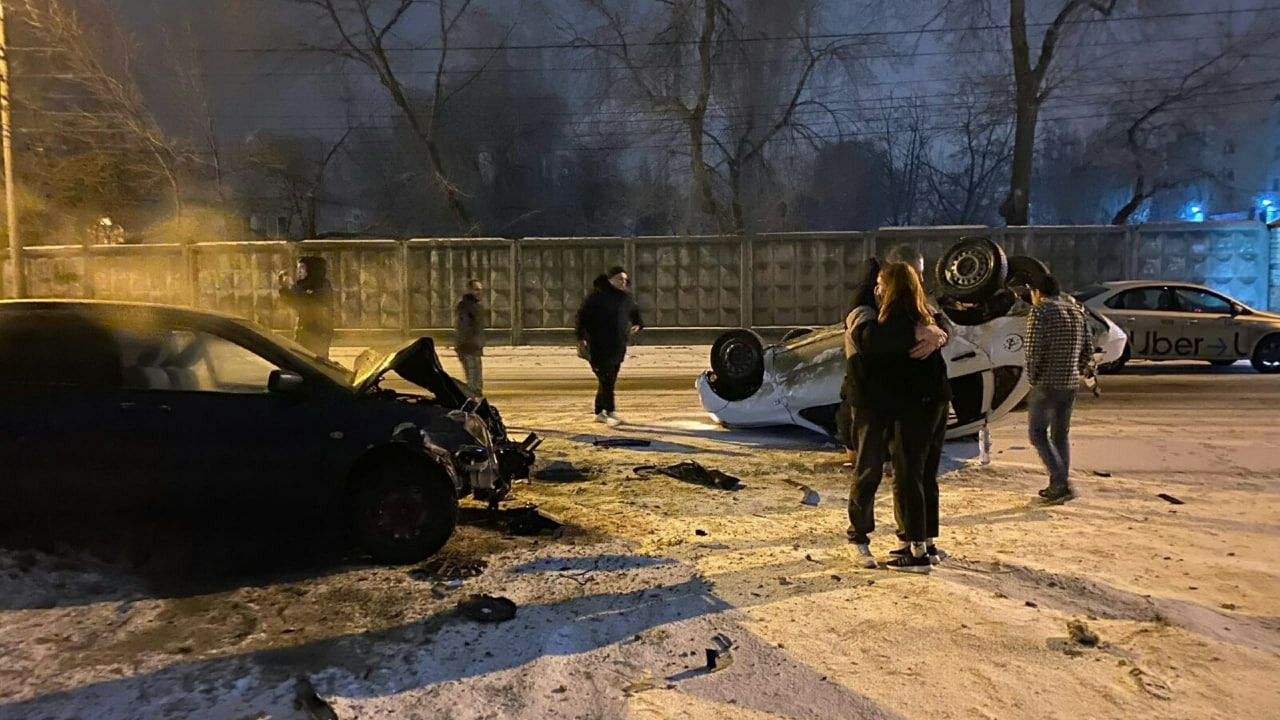 Студент колледжа спас пару после массового ДТП в Воронеже – Новости  Воронежа и Воронежской области – Вести Воронеж