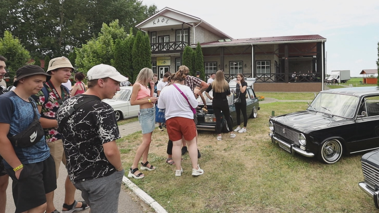 Ретро и низкая посадка. Сотни тюнингованных авто приехали на фест в  Воронежской области | 20.07.2022 | Воронеж - БезФормата