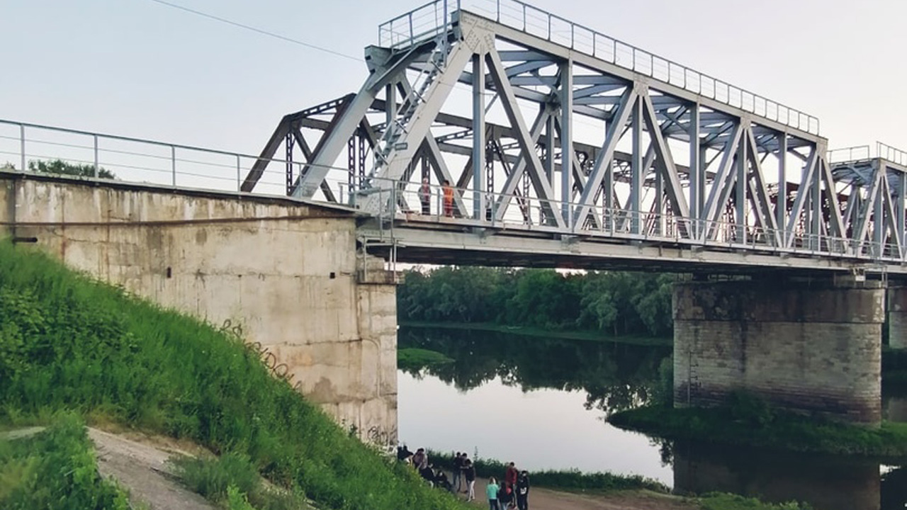 Мост через реку уды