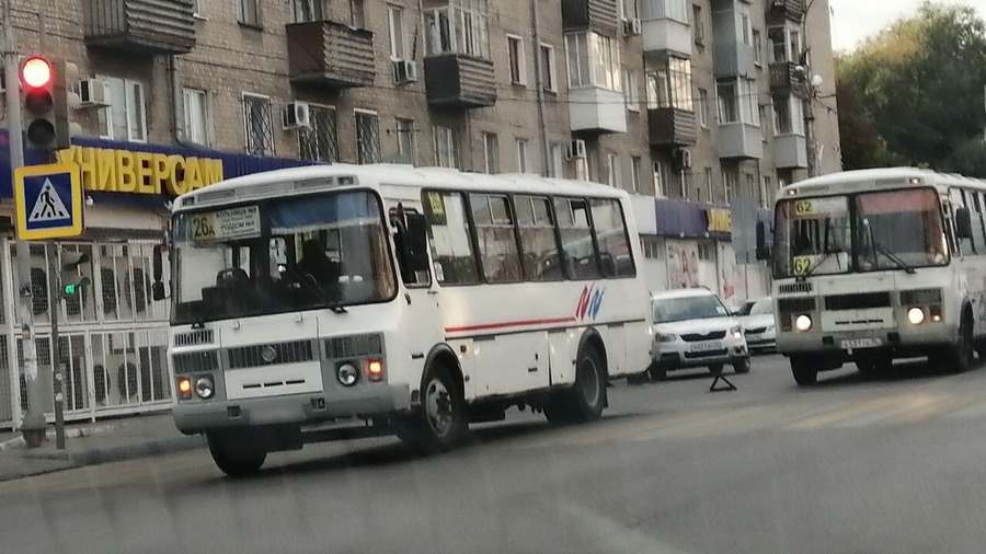Автобус в 4 утра. Ленсоветовский автобусы. СТГ-04 автобус. Л-4 автобус. Автобус 4 Владивосток.