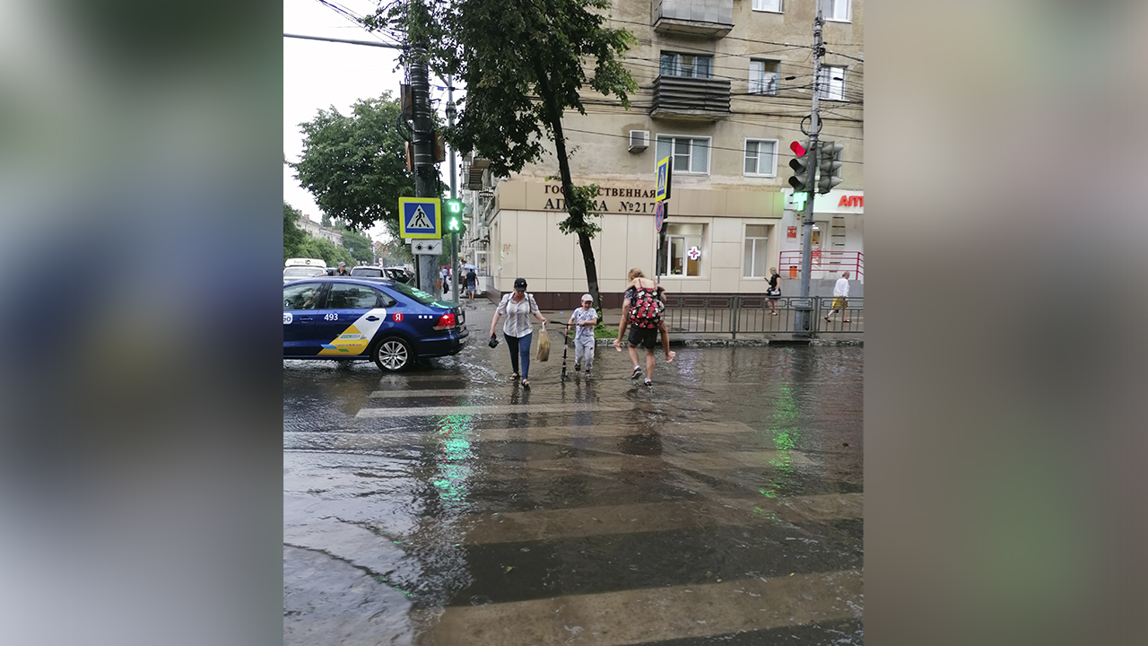 Воронежцы поделилась кадрами с последствиями июльского ливня | 06.07.2023 |  Воронеж - БезФормата