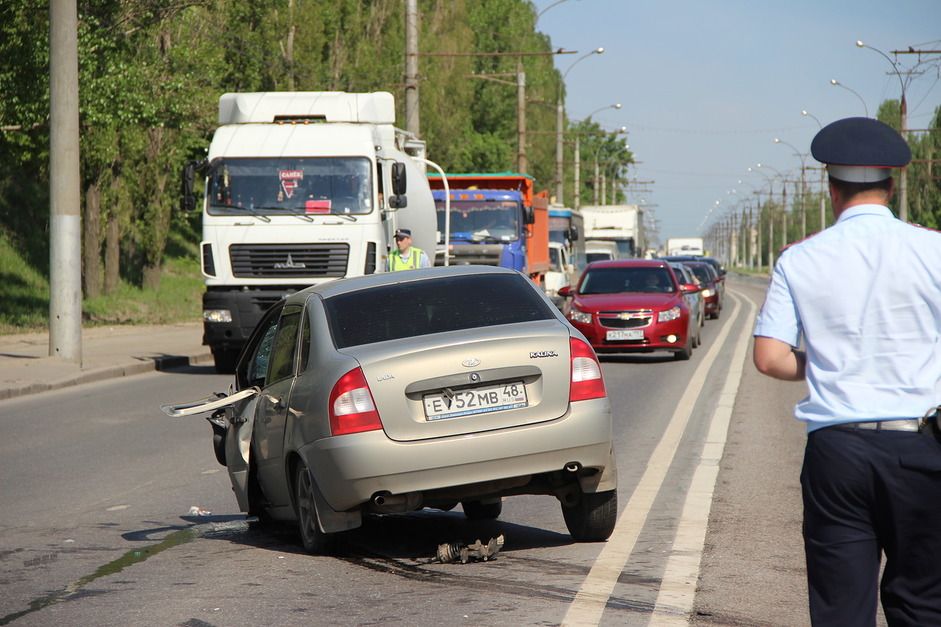 Работа в воронеже водителем автомобилей. ДТП С участием эвакуатора. ДТП С участием автозака в Воронеже. ДТП С участием водителя Владимира Демина в Екатеринбурге. Водитель без головы Воронеж.