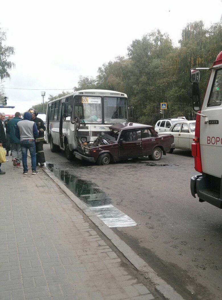 ФОТО: В Воронеже маршрутка протаранила легковой автомобиль – Новости  Воронежа и Воронежской области – Вести Воронеж