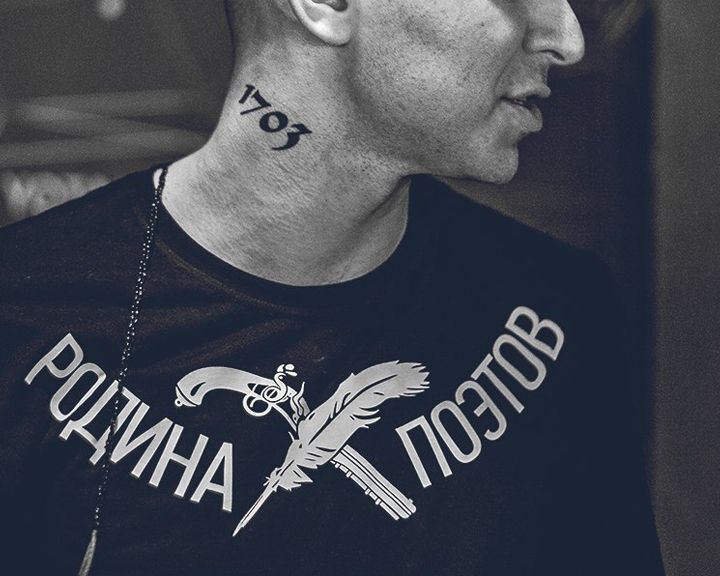 Молдавские полицейские делают себе тату, несмотря на запрет главы МВД