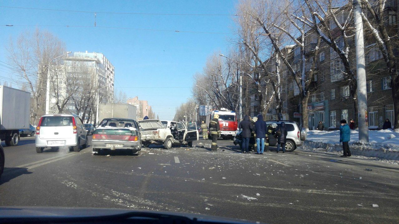 Воронеж сегодня новости последнего часа. Воронеж авария на Ленинском проспекте. Авария в Воронеже на левом берегу. Авария на Ленинском проспекте сегодня в Воронеже. ДТП Воронеж за последние сутки.