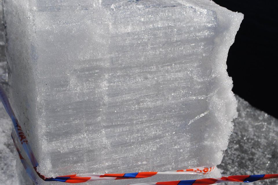Признаки толстого льда. Самый толстый лед. Модификации льда. Средство для таяния снега и льда. Лед на прудах Воронежской области.