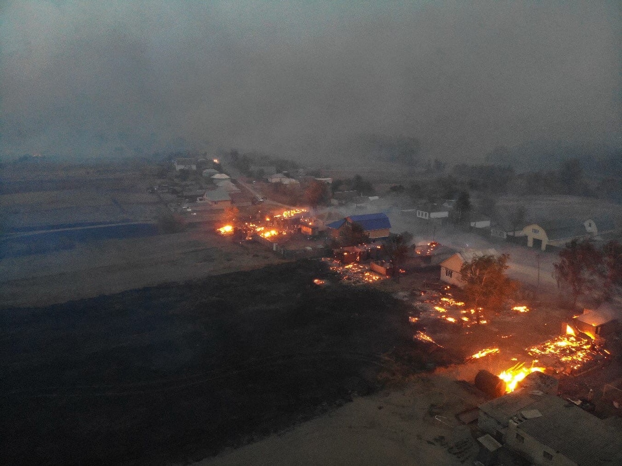 В селе Воронежской области лесной пожар добрался до жилых домов – Новости  Воронежа и Воронежской области – Вести Воронеж