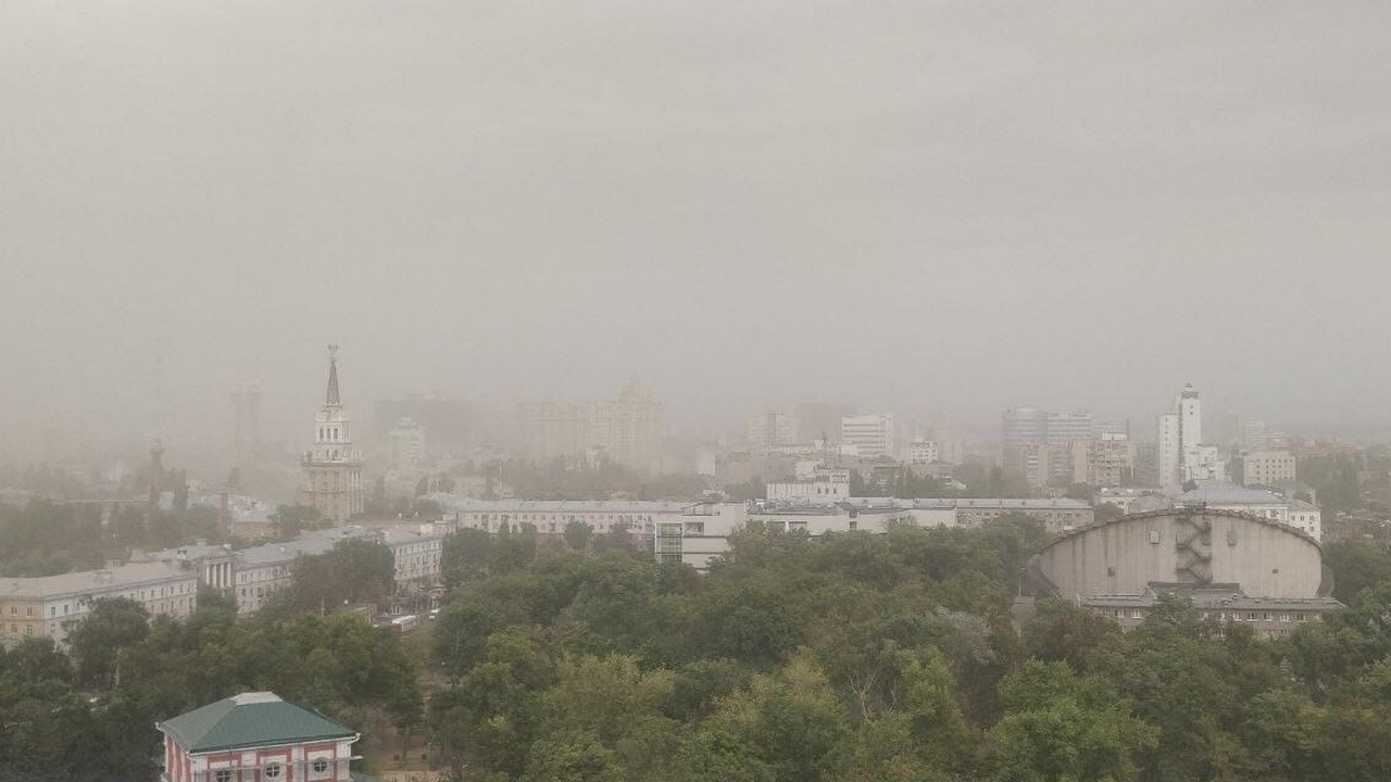 Пелена пыль. Климатические явления фото Воронеж.