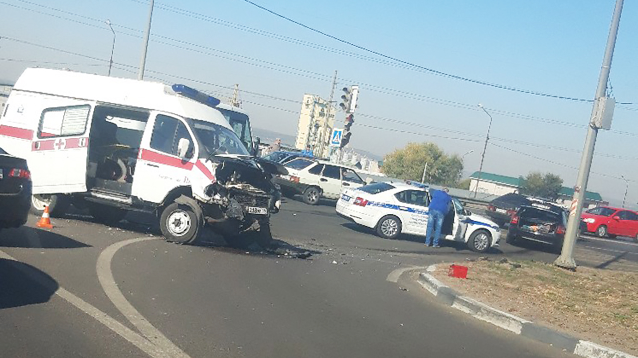 Скорая помощь попала в ДТП на перекрёстке в Воронеже: пострадала пациентка  – Новости Воронежа и Воронежской области – Вести Воронеж