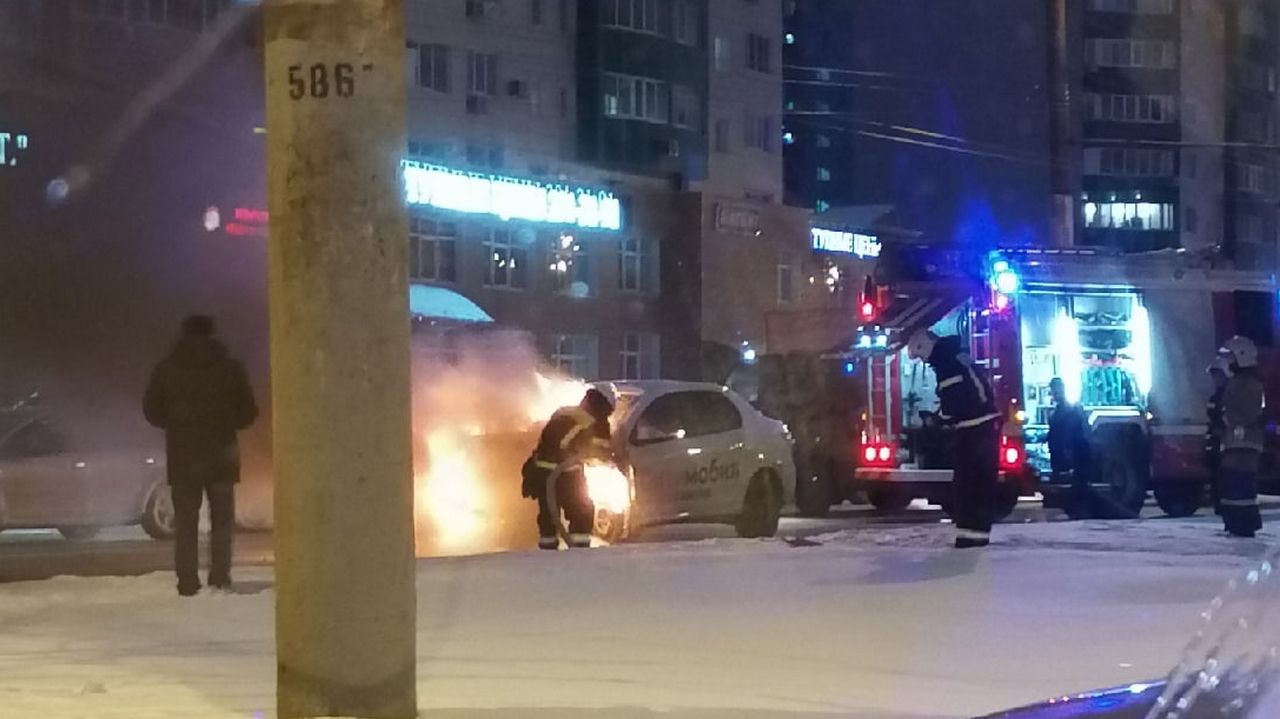 Таксист сбежал из горящей машины после массового ДТП в Воронеже – Новости  Воронежа и Воронежской области – Вести Воронеж