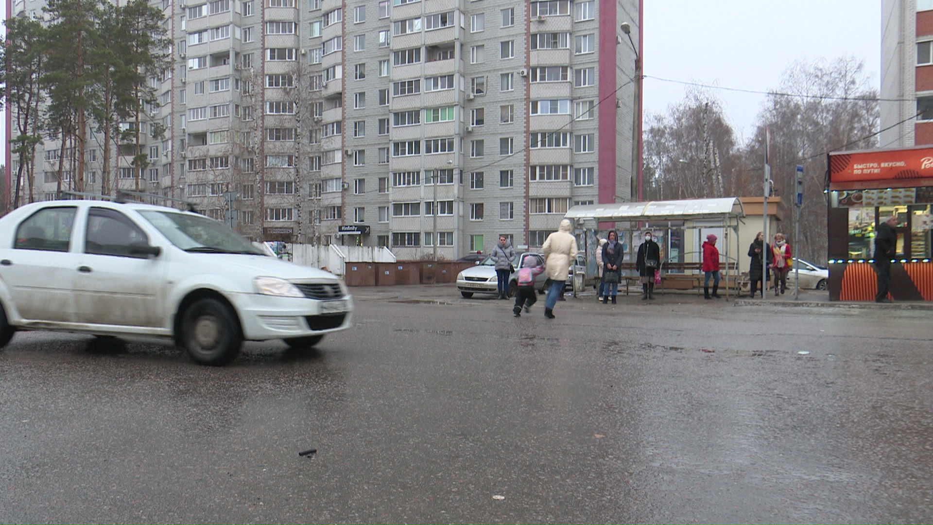 Про пешеходов забыли». Воронежцы вновь пожаловались на дорогу от Минской до  Землячки – Новости Воронежа и Воронежской области – Вести Воронеж