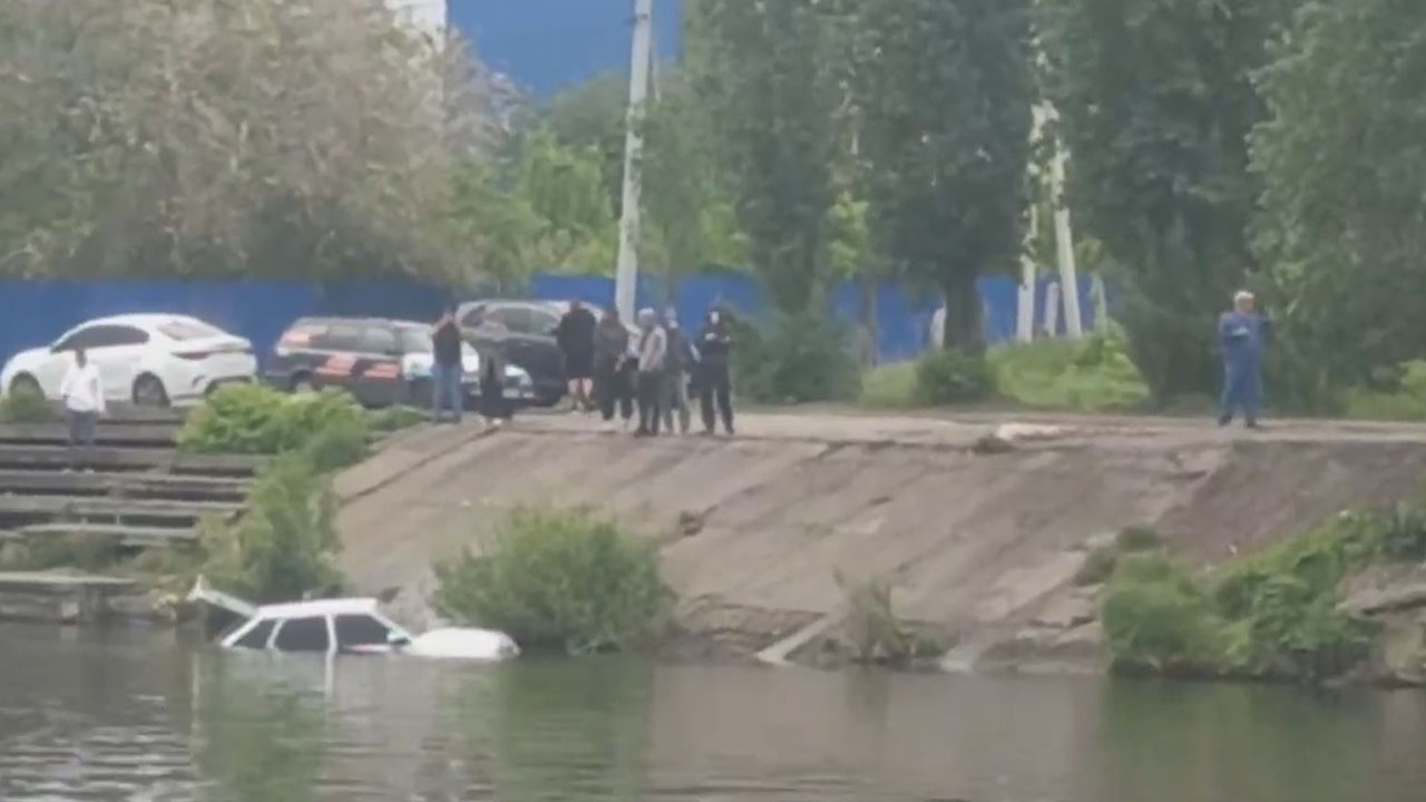 Воронежцы сняли на видео спасение утонувшей в водохранилище машины –  Новости Воронежа и Воронежской области – Вести Воронеж