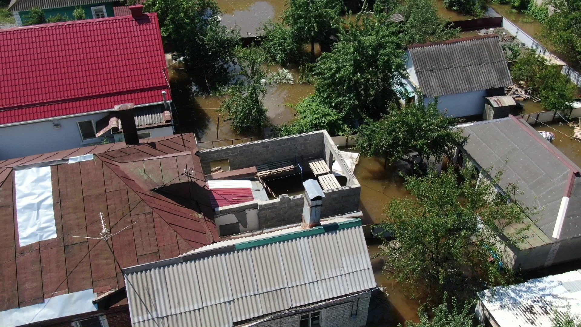 Воронежцы из затопленных после аварии на водоводе домов получили первые  компенсации – Новости Воронежа и Воронежской области – Вести Воронеж