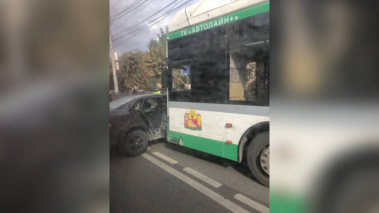 В Воронеже произошло очередное ДТП с маршруткой: на месте работают  спасатели – Новости Воронежа и Воронежской области – Вести Воронеж