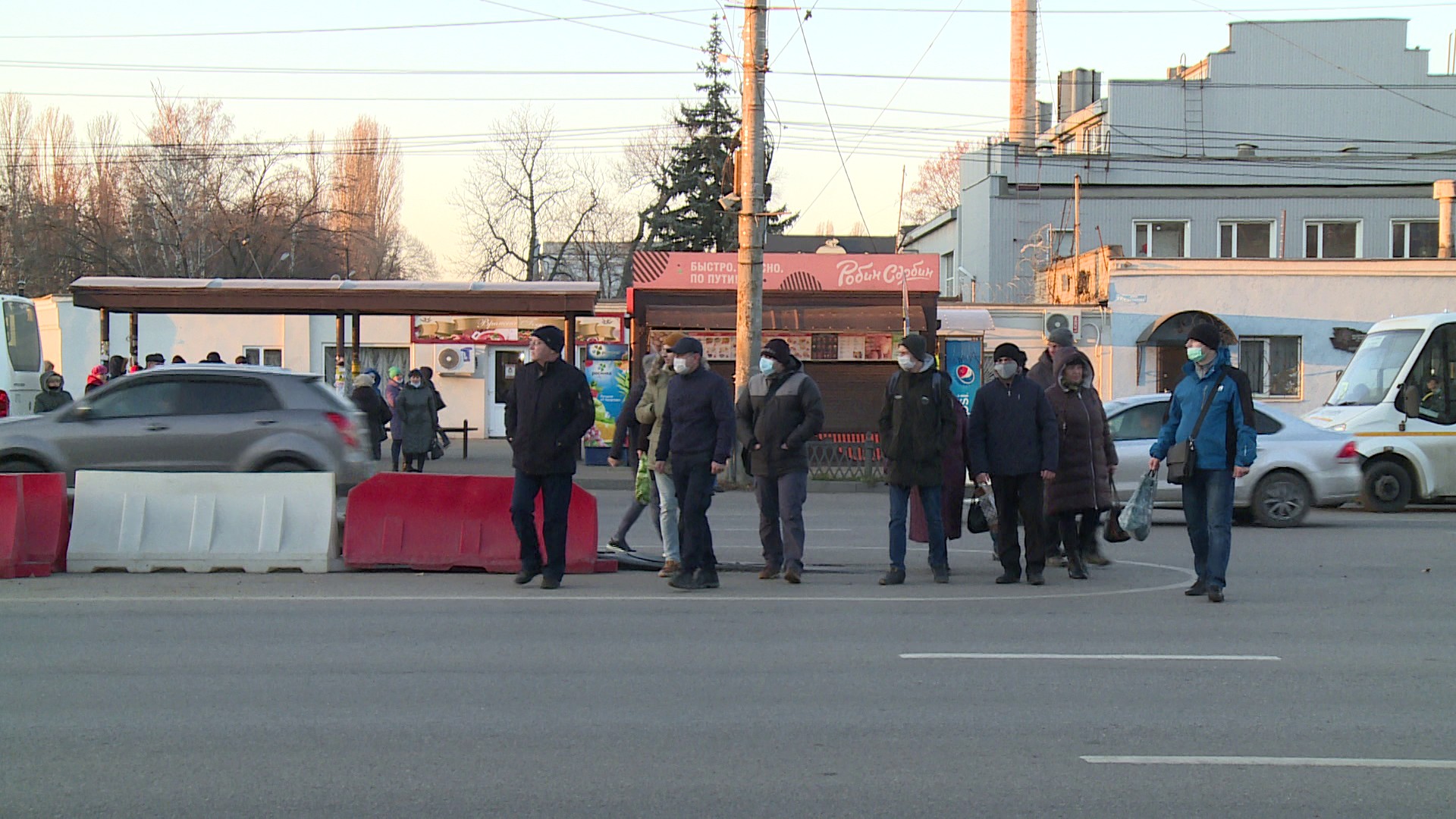 Закрыт переход. Переход на Мехзаводе. Подземный переход Череповец. Мехзавод переход. Воронеж улица Ворошилова подземный переход фото.