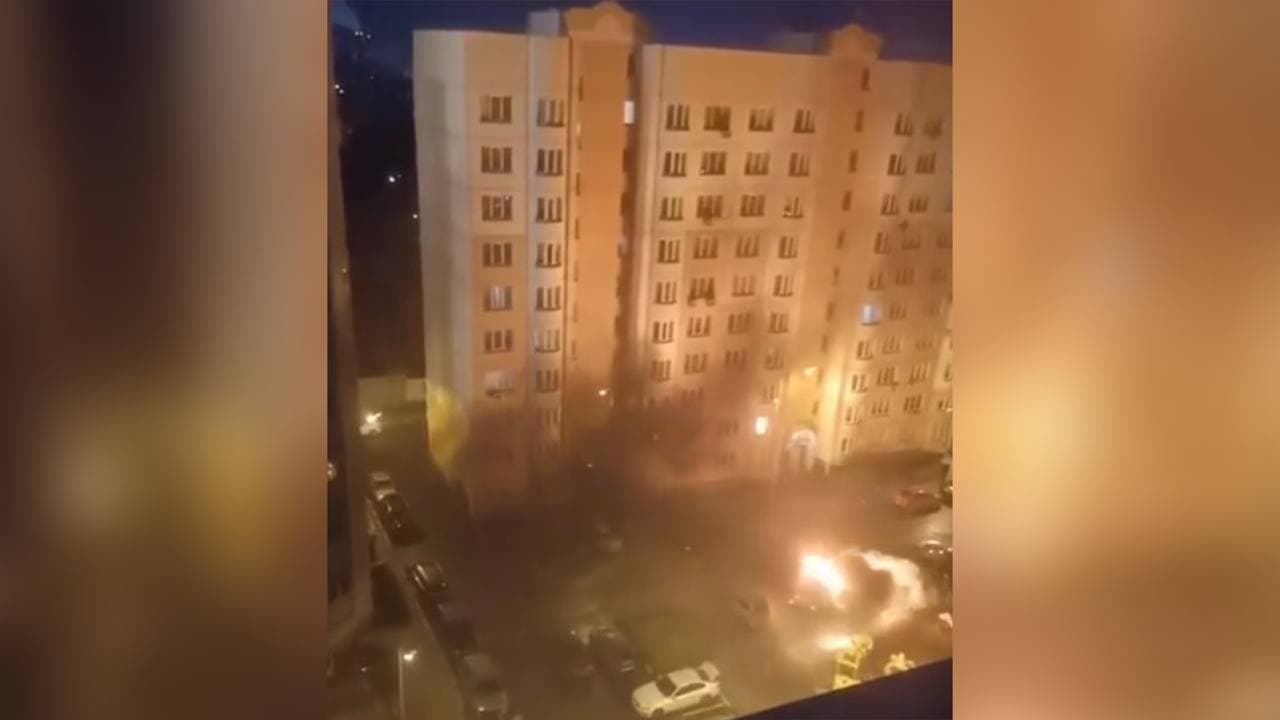 Появилось видео полыхающих на парковке иномарок в Воронеже – Новости  Воронежа и Воронежской области – Вести Воронеж