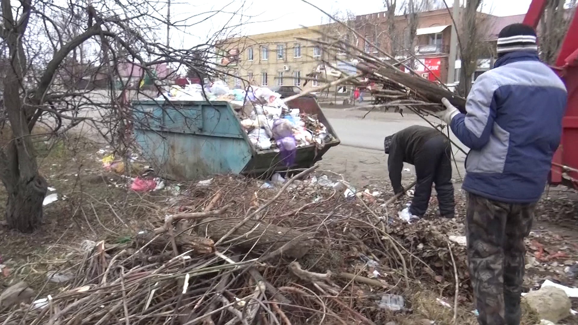 Скандальную свалку в воронежском райцентре поручили убрать чиновникам –  Новости Воронежа и Воронежской области – Вести Воронеж