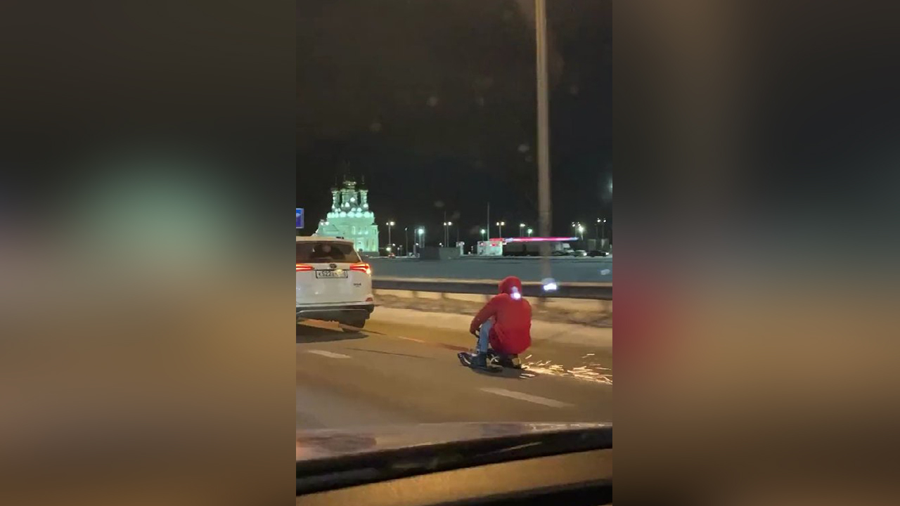 Воронежец прокатился на привязанном к авто снегокате: появилось видео –  Новости Воронежа и Воронежской области – Вести Воронеж