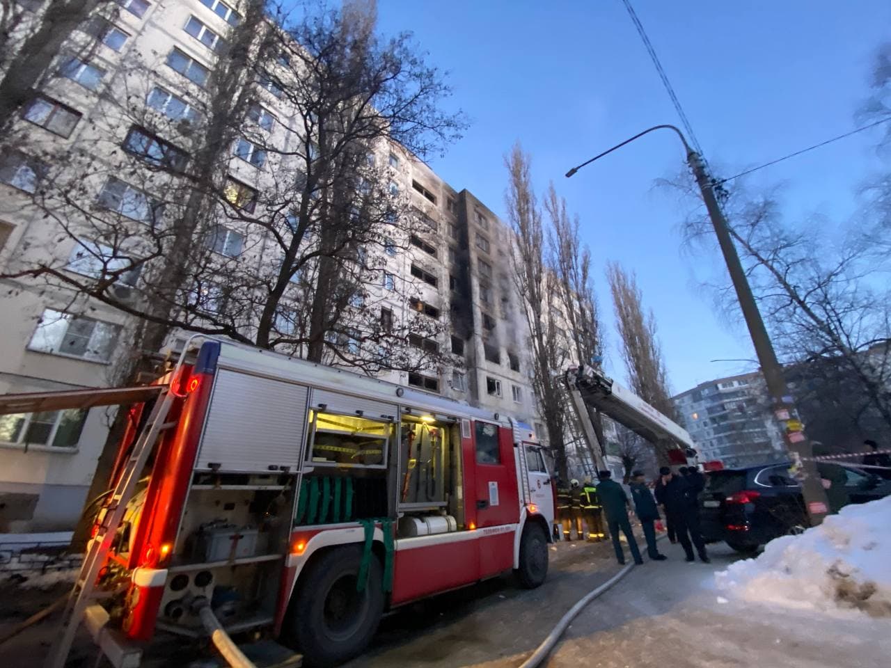 В Воронеже после взрыва газа в 9-этажке пострадали несколько машин –  Новости Воронежа и Воронежской области – Вести Воронеж