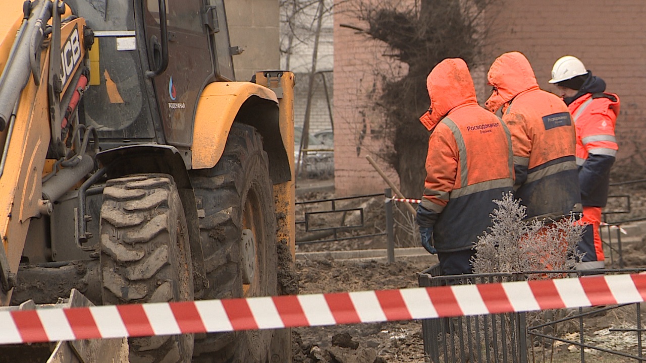 Воронежцы пожаловались на регулярное отключение воды из-за течи в трубе –  Новости Воронежа и Воронежской области – Вести Воронеж