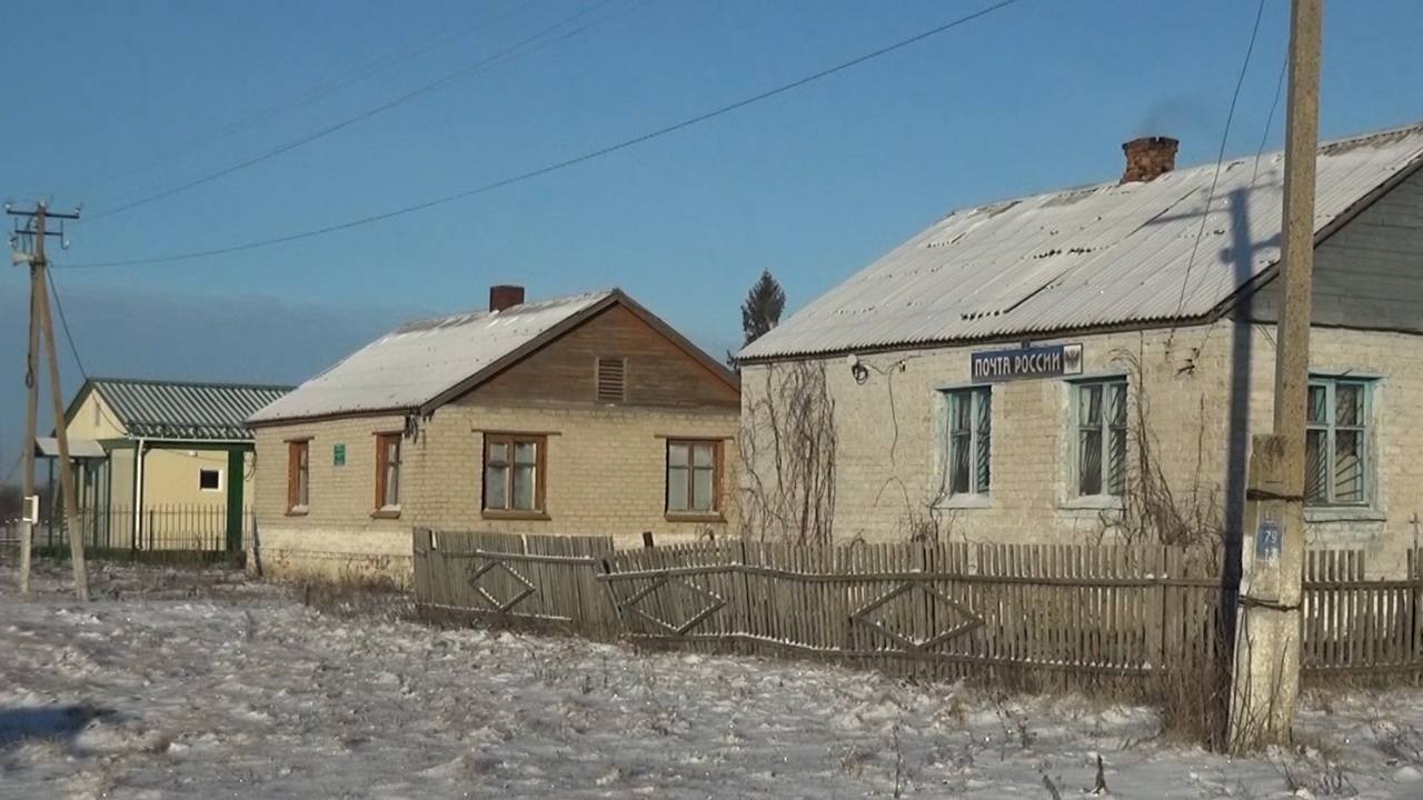 В сеть попало видео столкновения автомобиля со столбом в томском селе