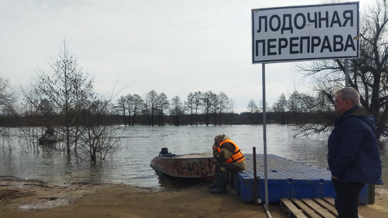 На месте затопленного моста под Воронежем открыли лодочную переправу –  Новости Воронежа и Воронежской области – Вести Воронеж