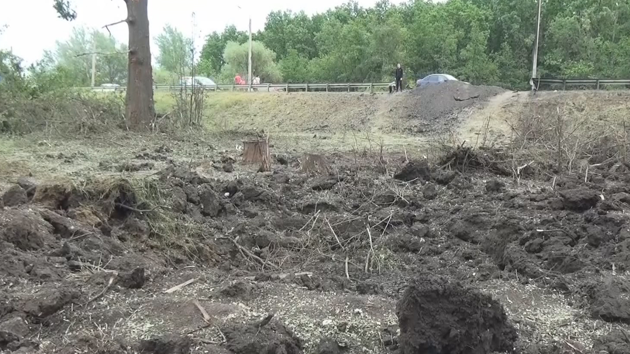 Дорожники засыпали воронку на саратовской трассе в Воронежской области –  Новости Воронежа и Воронежской области – Вести Воронеж