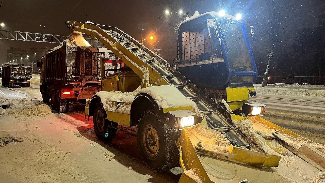 За ночь с улиц Воронежа вывезли более 8 тыс. кубометров снега – Новости  Воронежа и Воронежской области – Вести Воронеж