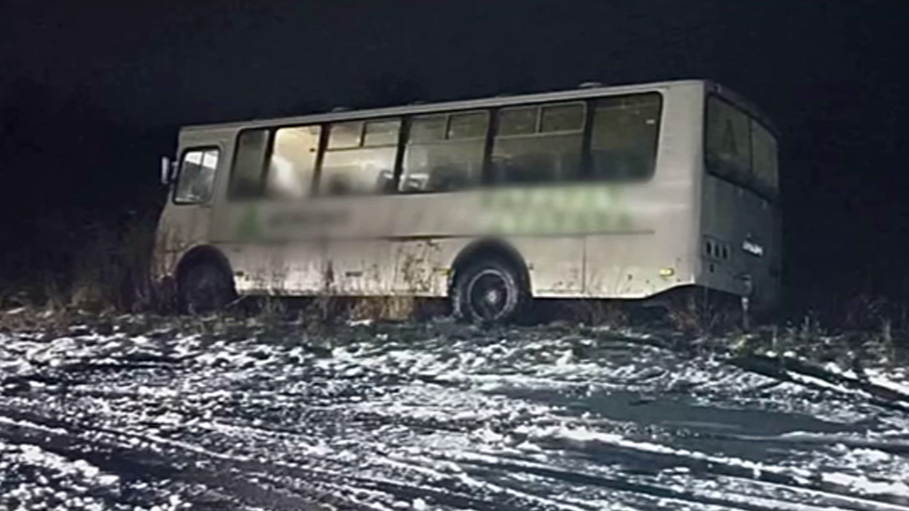 Пассажирский автобус вылетел со скользкой трассы в Воронежской области –  Новости Воронежа и Воронежской области – Вести Воронеж