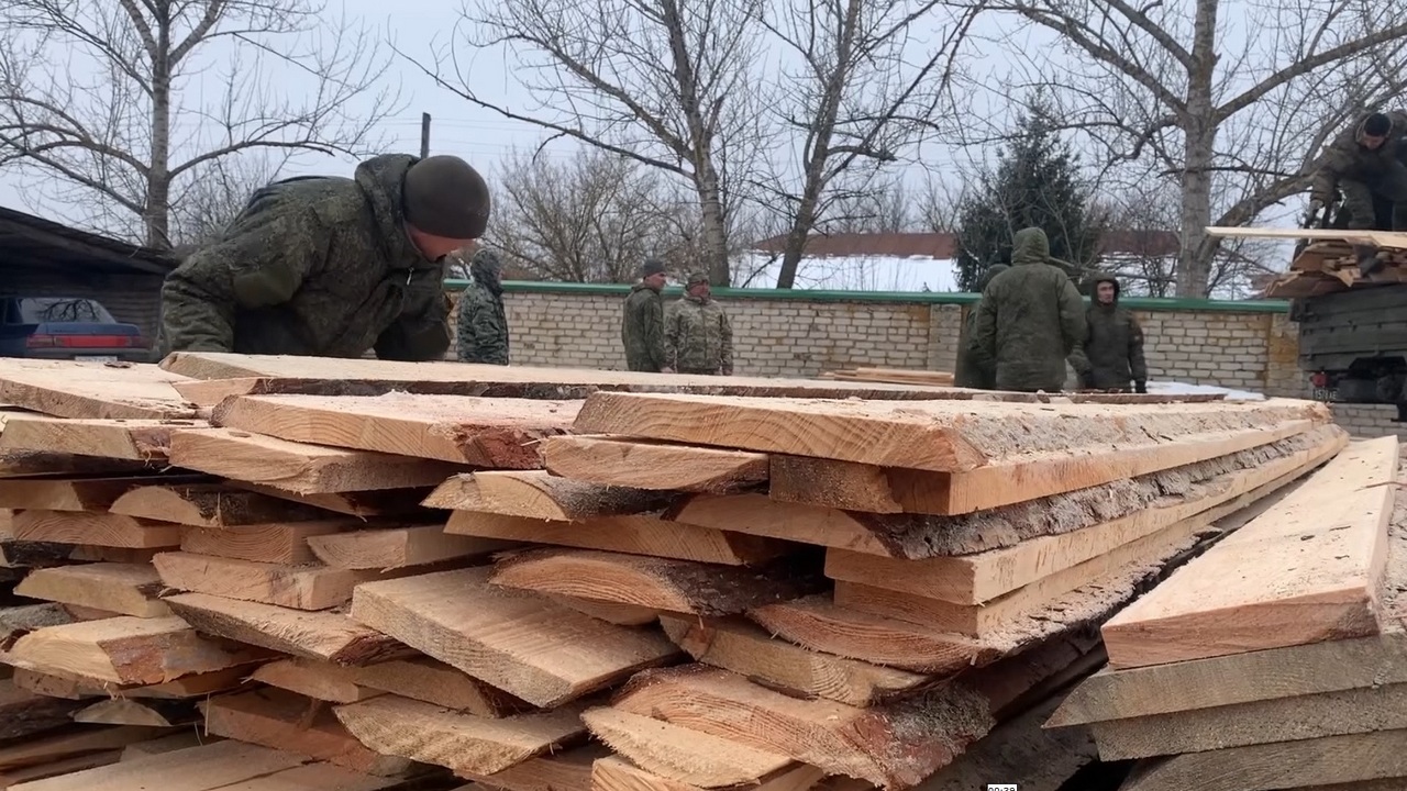 Волонтёры из воронежского села отправили на передовую машины с брусом и  досками – Новости Воронежа и Воронежской области – Вести Воронеж