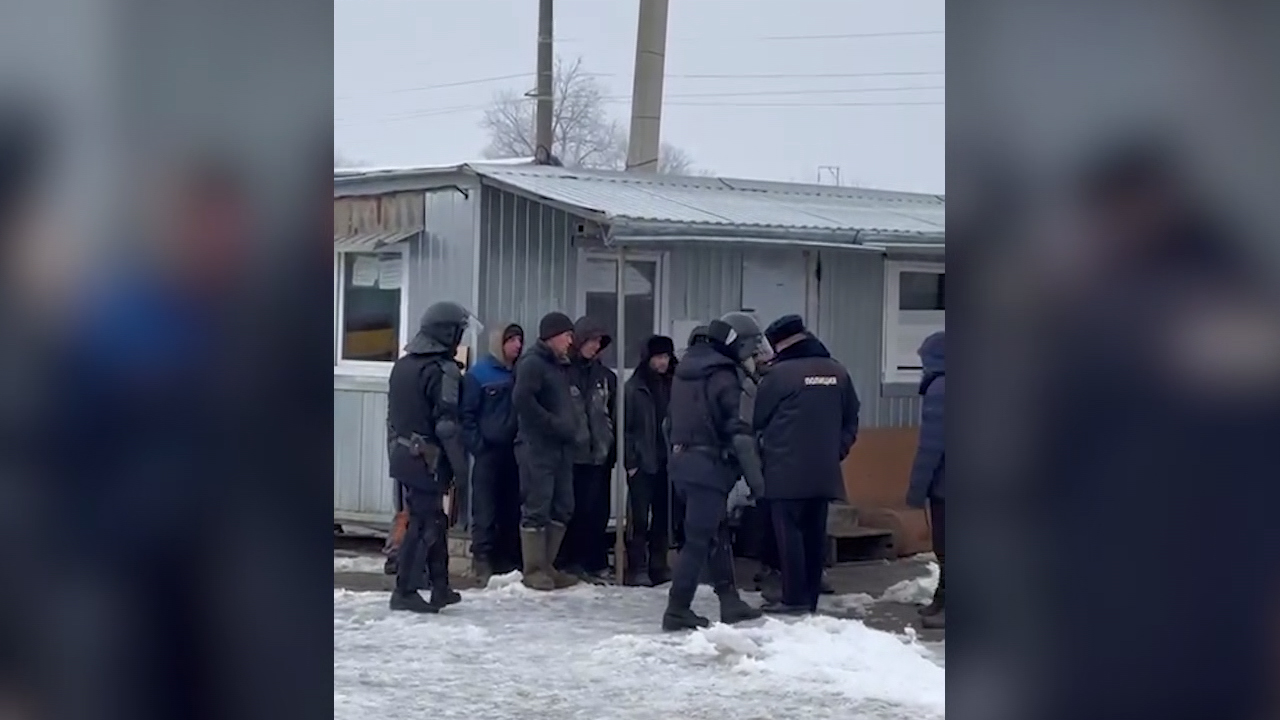 Силовики вновь нагрянули на Алексеевский рынок в Воронеже – Новости Воронежа  и Воронежской области – Вести Воронеж