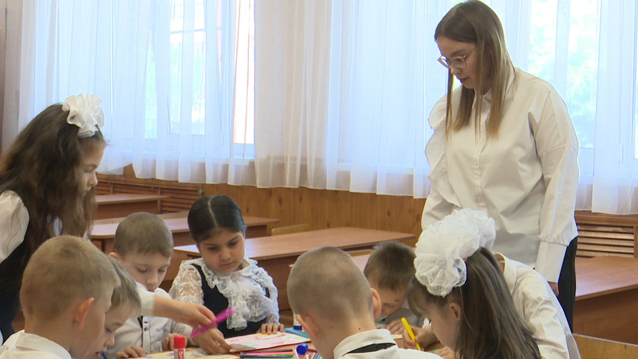 Молодой педагог из семилукской школы победила в конкурсе «Любимый учитель»  – Новости Воронежа и Воронежской области – Вести Воронеж