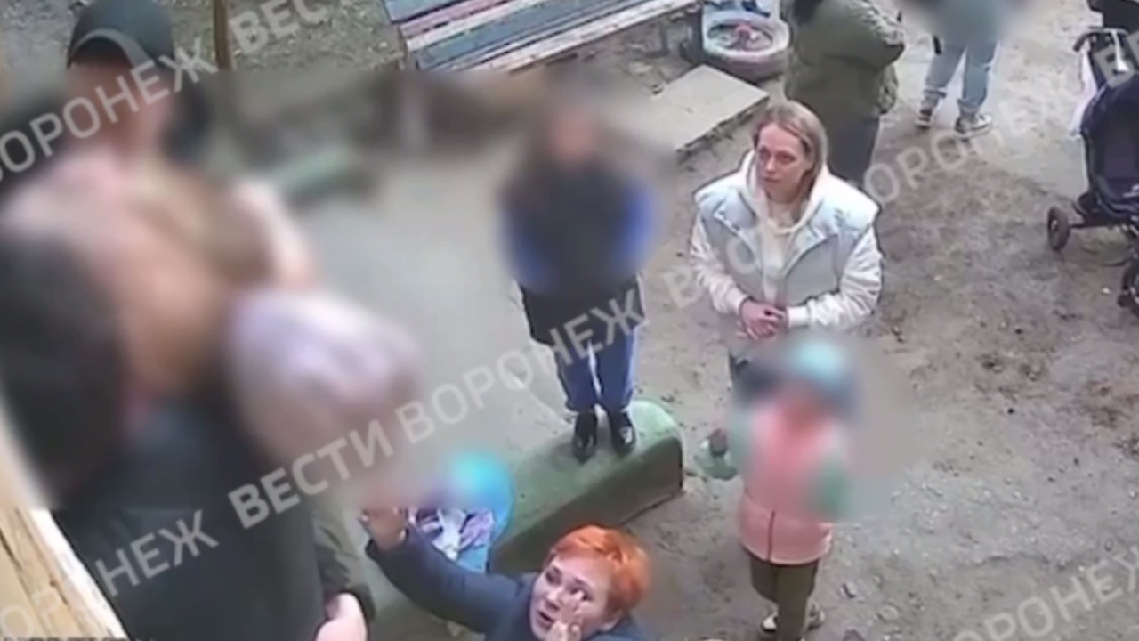 Девочки без одежды В Воронеже камеры записали момент спасения брошенной матерью-проституткой  3-летней малышки – Новости Воронежа и Воронежской области – Вести Воронеж